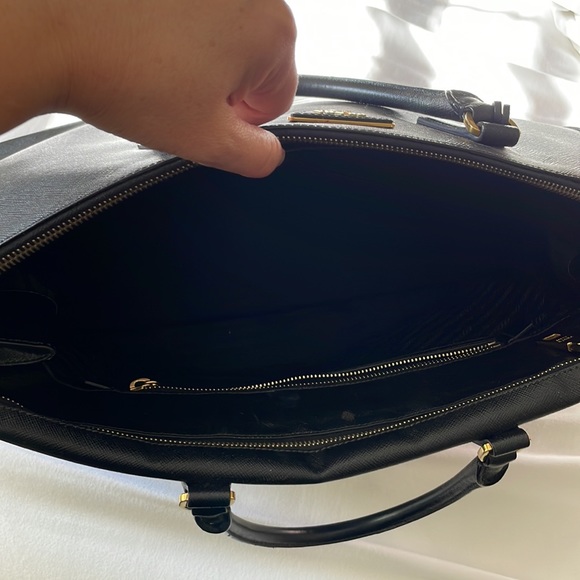 Prada Saffiano leather extra large double zip Galleria tote in black - Picture 5 of 17